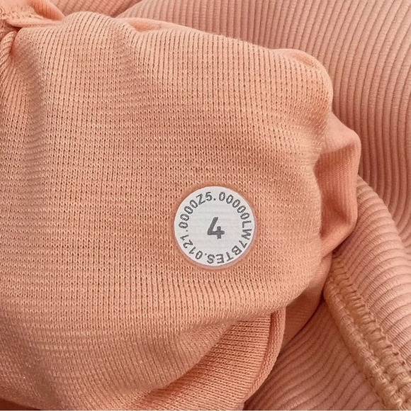 Lululemon Ribbed Contoured High-Rise Short 8"
Malibu Peach Women’s Size 4 - Picture 10 of 11